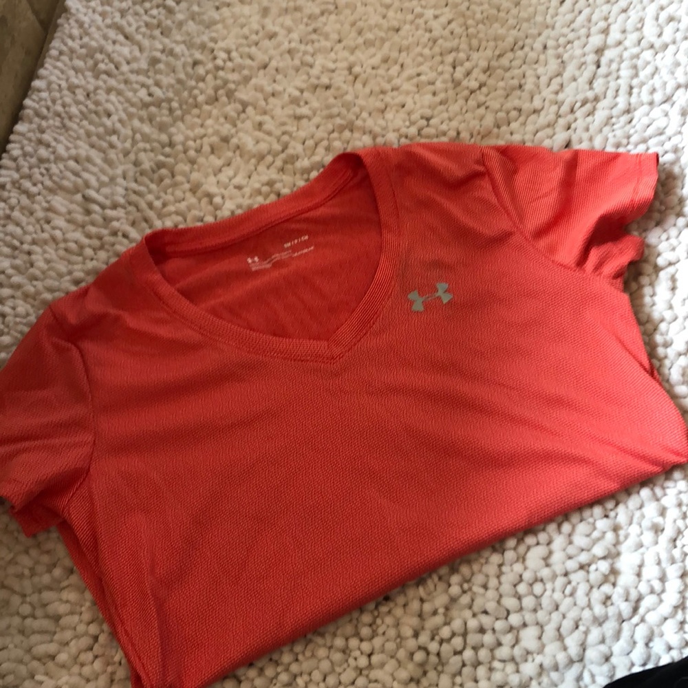 Women’s Underarmour top